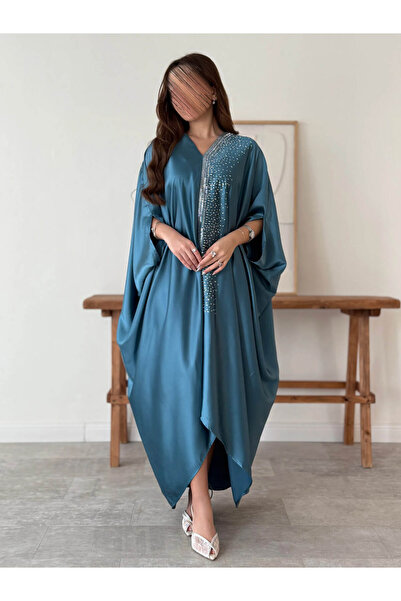 BRATO Silk jalabiya with a V-neckline, adorned with sparkling crystal embelli...