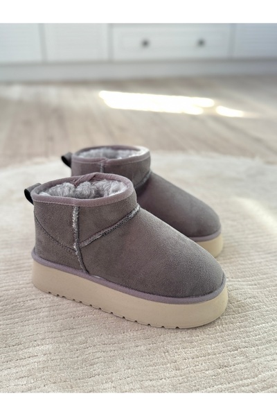 Desire حذاء نسائي قصير باللون الرمادي مع فرو من الداخل