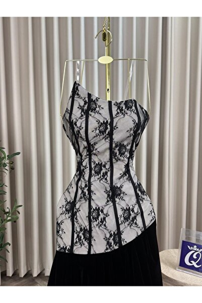 Model Leyna Bianca Noir dress