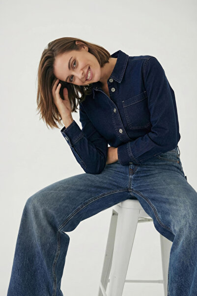 Bluewhite Women's Long Sleeve Pocket Detail Navy Blue Jean Shirt