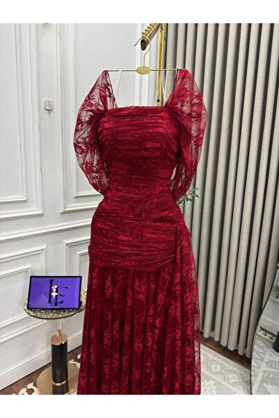 Model Leyna "Royal Dream" dress