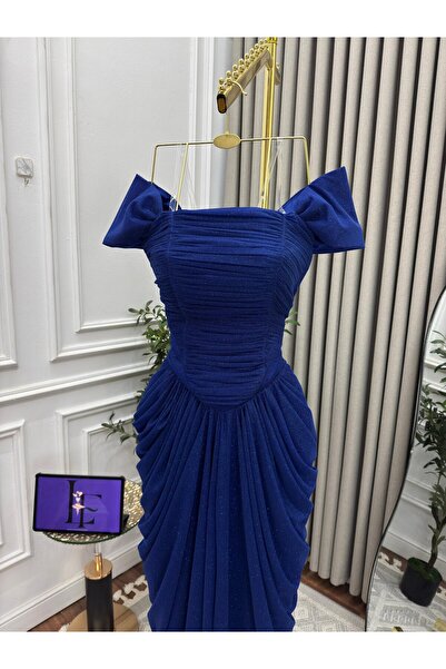 Model Leyna "Stars' Evening Dress"