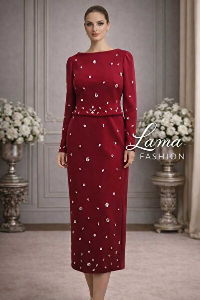 FASHION A distinctive and beautiful dress