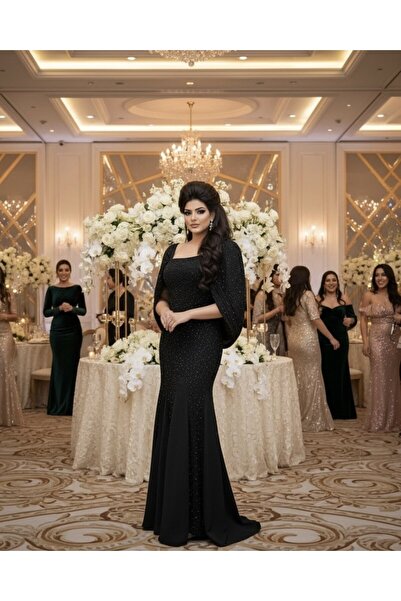 MAIN DRESS Luxurious black evening dress with shimmering embroidery