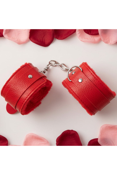 O.M.D Cătușe BDSM cu blană - Cătușele dorinței