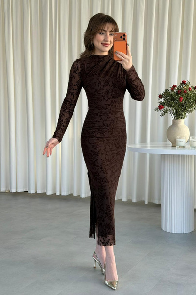 MOZENA Omuz Drape Detaylı Flok Baskılı Yırtmaç Detaylı Elbise