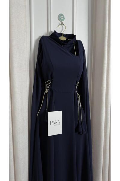 RANA DRESSES A soft dress with an attractively feminine cut