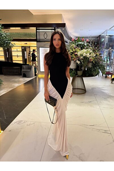 New Moon A luxurious and elegant long dress for Eid morning