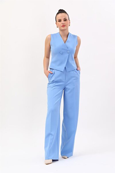 ÖNDER ÖZSOY سترة قصيرة برقبة على شكل حرف V بأزرار على الجهتين وبدلة نسائية كل...