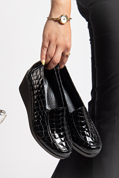 Akgün Kadın Hakiki Deri Siyah Kroko Ayakkabı