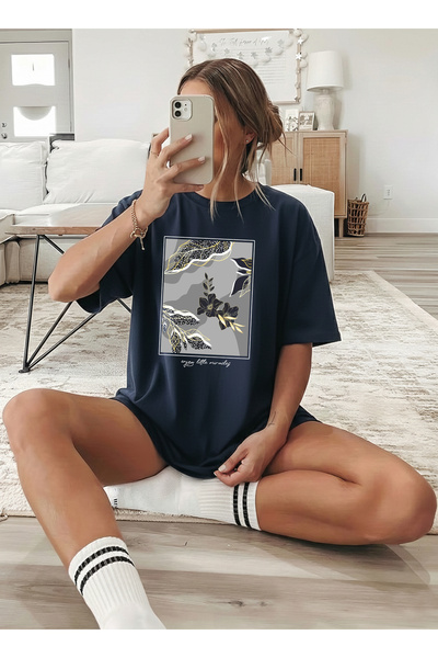 caddekombin Ženska majica s botaničkom ilustracijom B Štampano tamnoplava