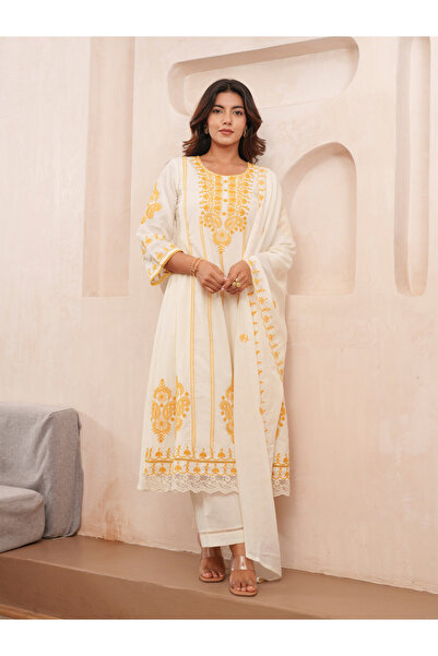 DW By Styli طقم نسائي من القطن المطرز بالزهور، يتكون من قميص وسروال وشال.