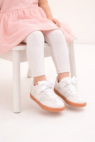 minibonito Pantofi sport pentru fete, negri, cu detaliu cu sclipici și pangli...