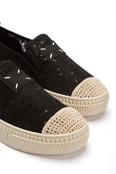 Satenora Anka Thick Sole Lace-Up Black Sneaker