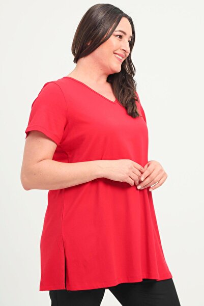 SERTUĞ تي شيرت أحمر كبير الحجم من Plus Mode مقاس شق برقبة على شكل حرف V