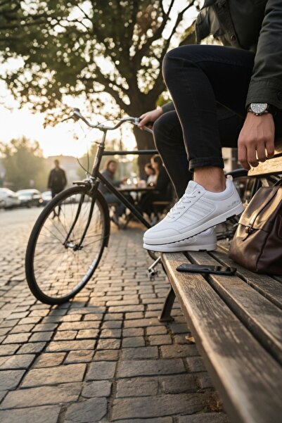 enoch حذاء رياضي كاجوال للرجال من إينوخ بتفاصيل شبكية وخطوط متعددة