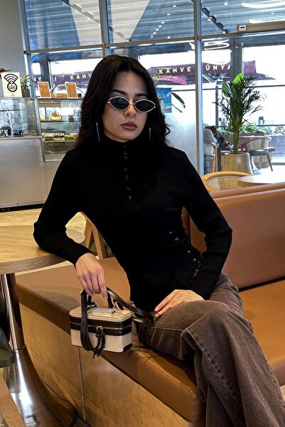 Noa&Noa سترة نوا نوا بتفاصيل أزرار على ياقة وحول الخصر - أسود