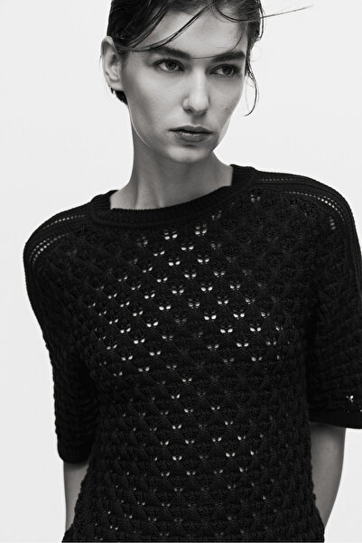 H&M Delik Desenli Triko Tişört