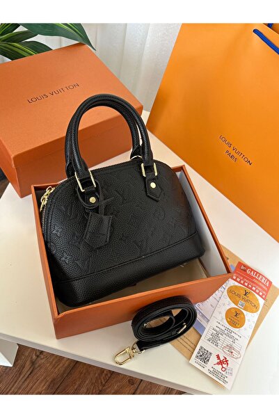 GGGG Bags with their accessories