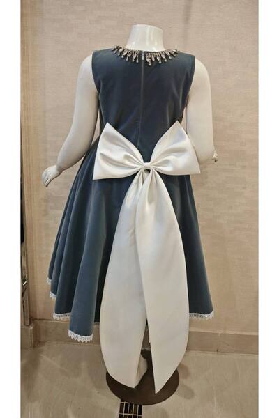 Banuta Girls' gray velvet dress