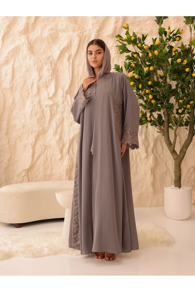 IKKXA عباية بلاتينيوم مطرزة بالدانتيل