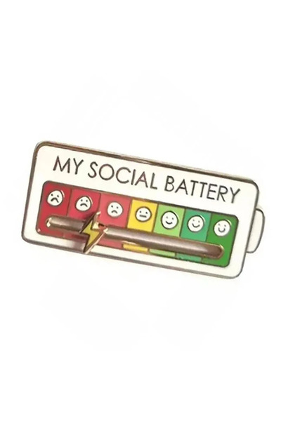 HER ŞEY NOTA www.herseynota.com My Social Battery Hareketli Rozet Pin Broş Beyaz