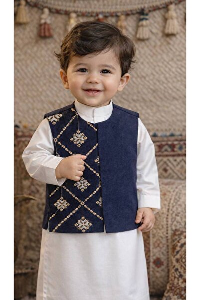 La reina petite صديري شعبي للأولاد الصغار كحلي مطرز من لارينا بتيت