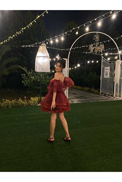 Genenic Short evening dress in a distinctive color