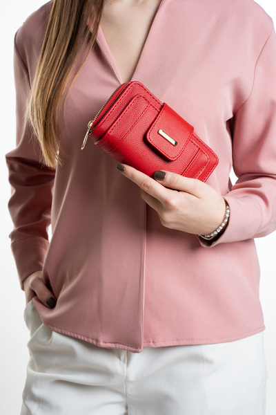 Newish Polo محفظة نسائية حمراء بسحاب، متوسطة الحجم، أنيقة، مع مظهر جلدي أقسام...