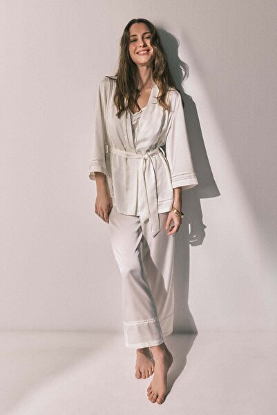 Women'secret Long pyjama and satin robe set in White