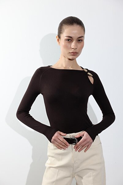 5in1Canpolat Bluză maro cu mâneci lungi și accesorii aurii 251063