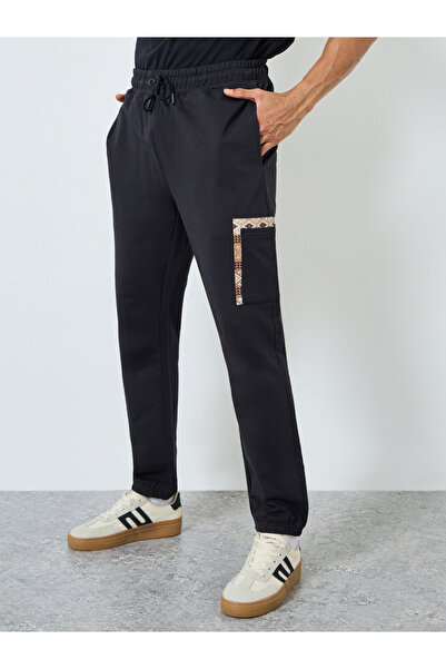 Styli Men Black Graphic Print Slim Fit Joggers