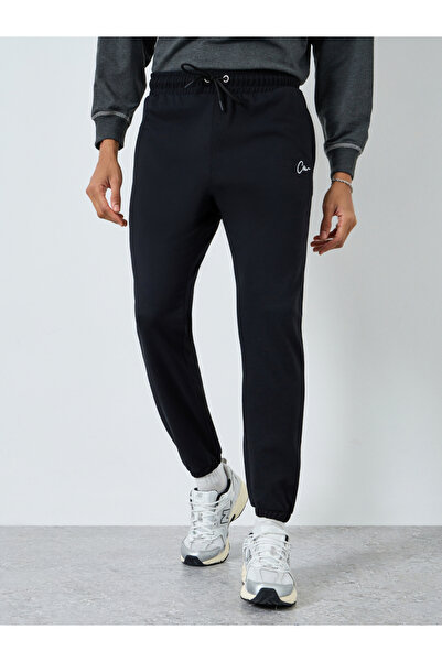 Styli Men Black Embroidered Slim Fit Joggers