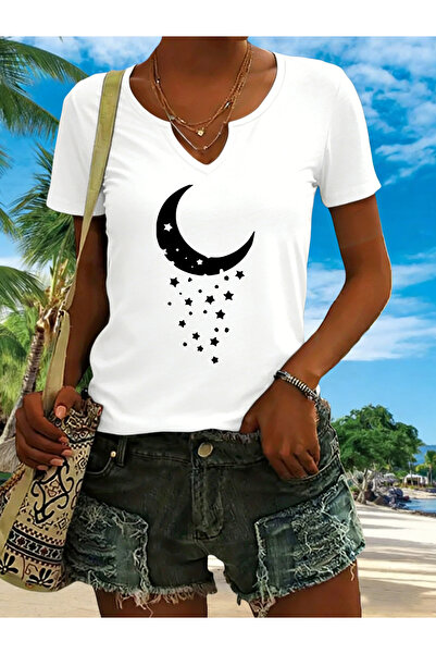 mercoledi Γυναικείο μπλουζάκι Ay με τύπωμα με μισό μανίκι σε σχήμα V και κανο...