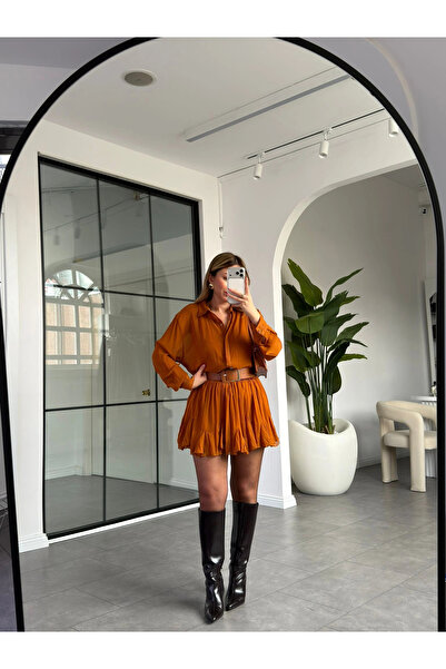 KÜBRA SÖYLEMEZ BOUTİQUE TARÇIN KEMERLİ PİLİSELİ ŞİFON ELBİSE