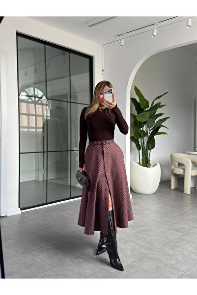 KÜBRA SÖYLEMEZ BOUTİQUE BORDO KEMERLİ ÖNÜ DÜĞMELİ EKOSE ETEK