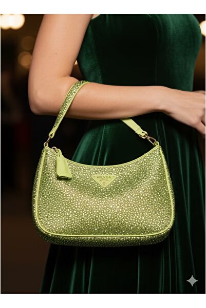 FULLJOY شنطة بتصميم عصري وجذاب، وهي مثالية لمحبي الإطلالات الجريئة والملفتة ل...