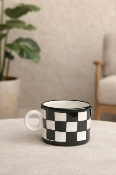 MeGgDecor كوب سيراميك مصنوع يدويًا بنمط مربعات حمراء - 160 مل أسود وأبيض