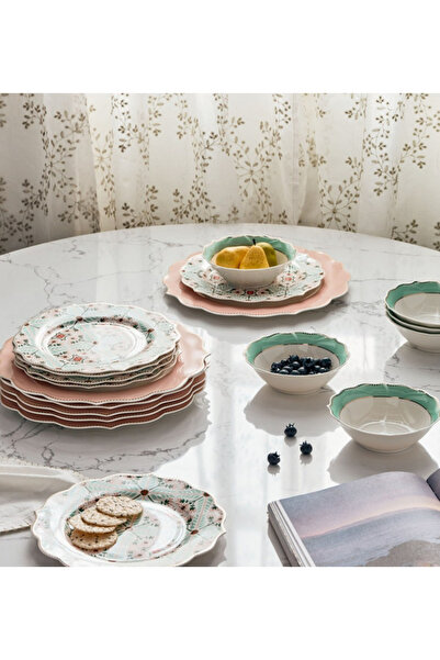Oasis 18-Piece New Bone China Dinner Set - Serve 6