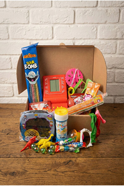 Nostaljisepeti Nostaljik Eğlence Kutusu: Oyuncak ve Şeker Dolu Hediye Seti (2...