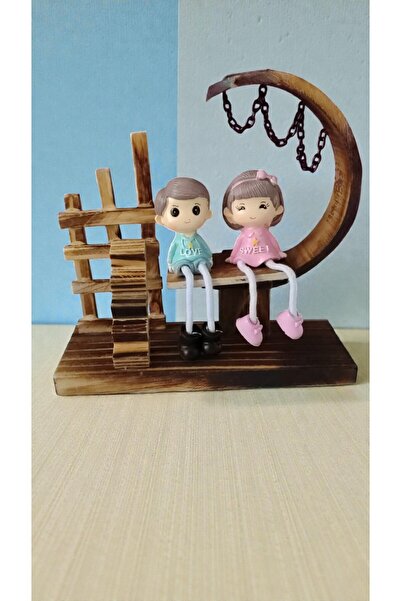 FAMEMUS ACCESSORY Ahşap Oturan Çift Dekor Süs Hediyelik Ürün Boyut:20cm*18cm