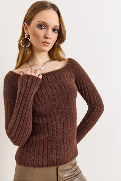 Olalook Women's Brown Carmen Collar Soft Textured Beard Knitwear Sweater Kzk-...