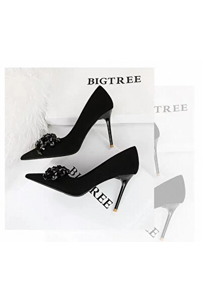 1way Luxurious women's heels with stone embellishments