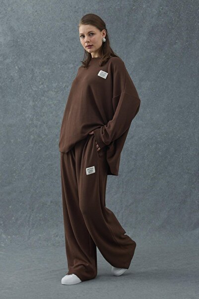 Elbee Fashion Woman Set pulover și pantaloni maro clasic material reiat