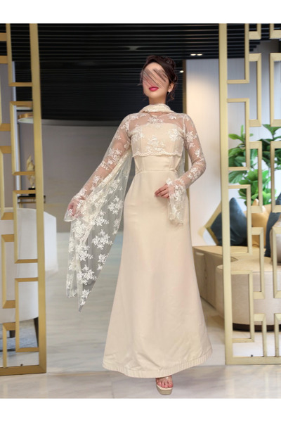 LITSHE A soft, beige, floral lace dress with an elegant shawl