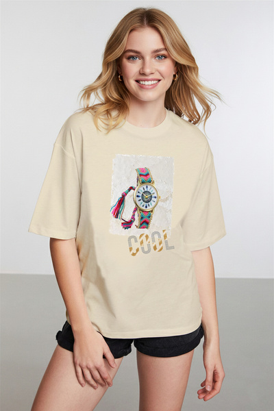 caddekombin Women's Beige T-Shirt with Watch Figure and Cool Written