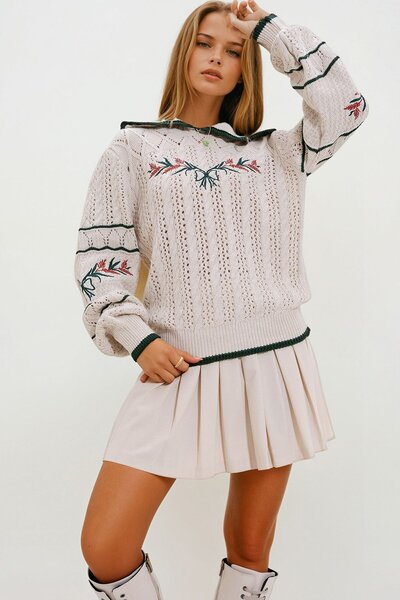 Trend Alaçatı Stili Kadın Bej Bebe Yaka Nakış İşlemeli Triko Kazak Prm1147