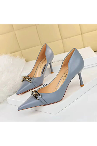 1way Elegant women's heels with a gold buckle