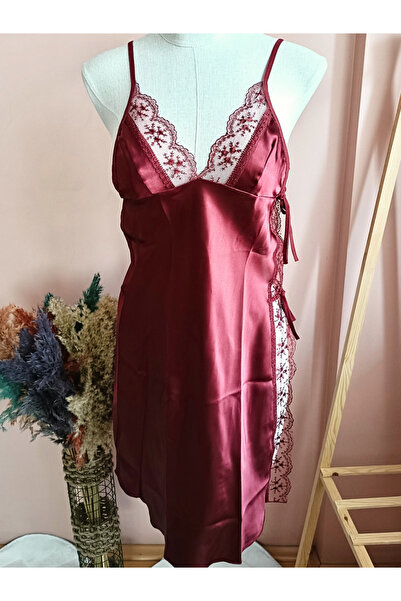 LARİS Maria Yandan Bağlamalı Dantelli Yırtmaçlı Saten Kadın İç Giyim Gecelik