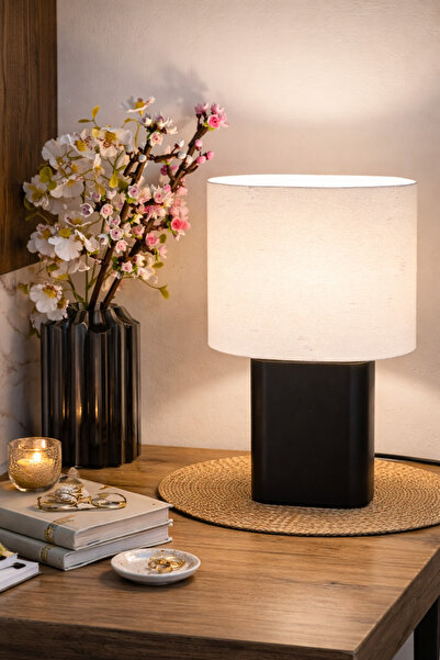 Vescarri مصباح طاولة عصري بقاعدة مربعة - تصميم عاكس الضوء بنسيج قماشي